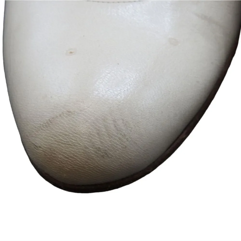 CHRISTIAN LOUBOUTIN Light Cream Off-White Round Toe‎ Pump Size 6.5